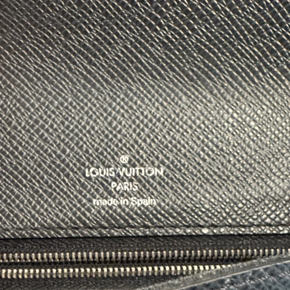 Louis Vuitton Black Men's Envelope Clutch with Silver Lock - Picture 6 of 16